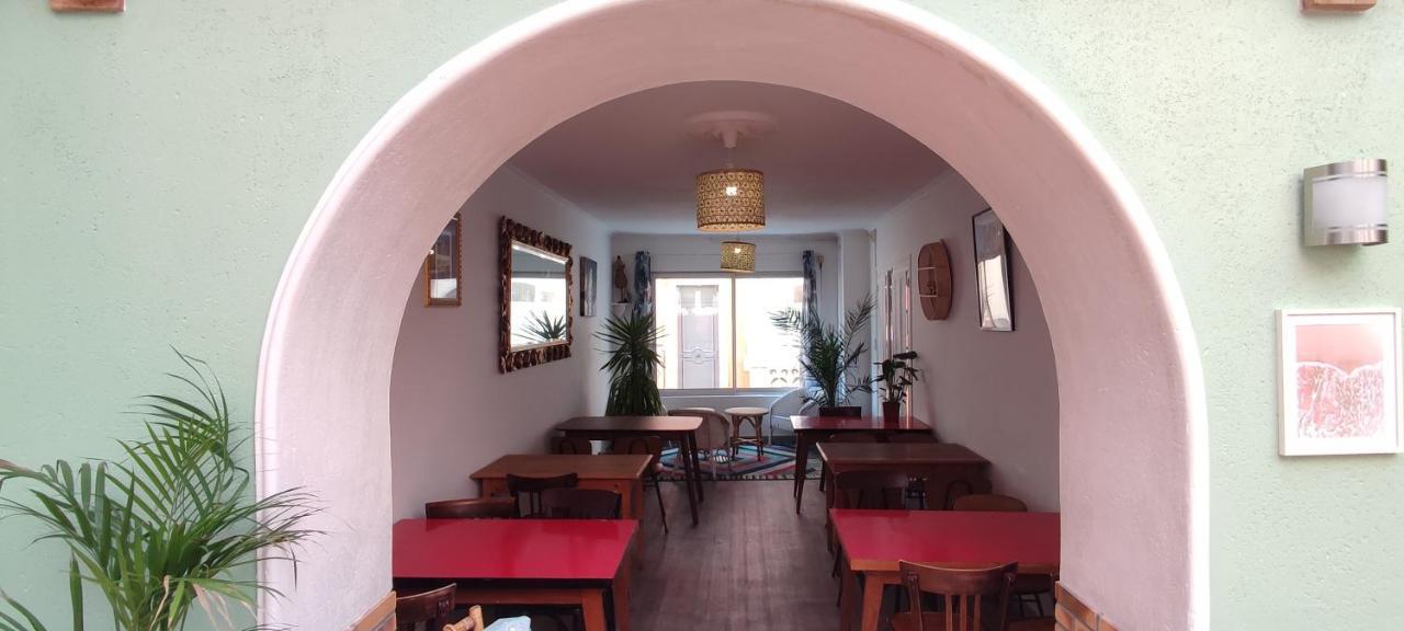 Hotel & Cantine De La Plage เลส์ซาบล์-โดล็อนน์ ภายนอก รูปภาพ