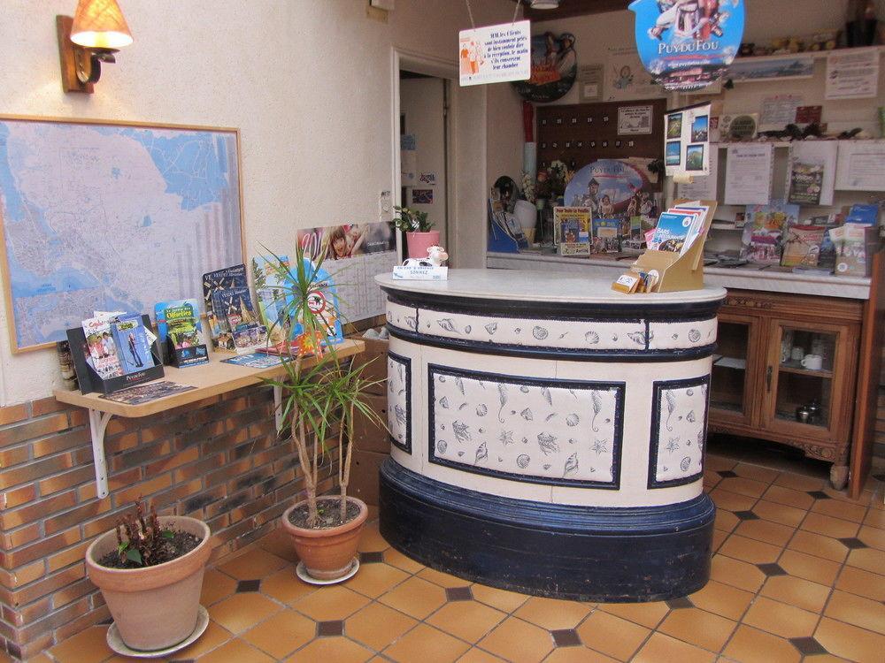 Hotel & Cantine De La Plage เลส์ซาบล์-โดล็อนน์ ภายนอก รูปภาพ