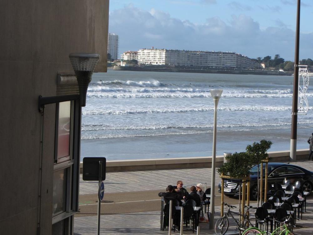 Hotel & Cantine De La Plage เลส์ซาบล์-โดล็อนน์ ภายนอก รูปภาพ